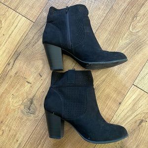 GAP Women’s Booties Size 9